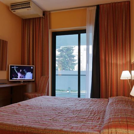 Hotel Romanisio Fossano Buitenkant foto