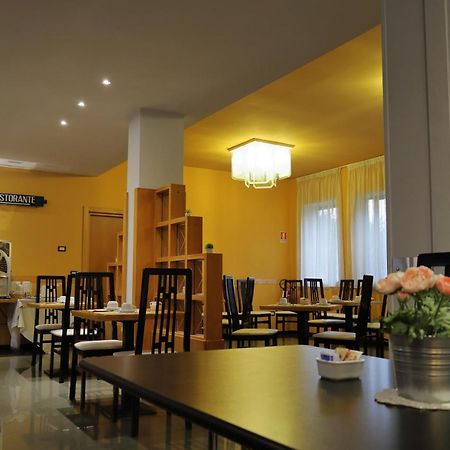 Hotel Romanisio Fossano Buitenkant foto