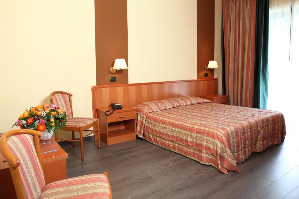 Hotel Romanisio Fossano Kamer foto