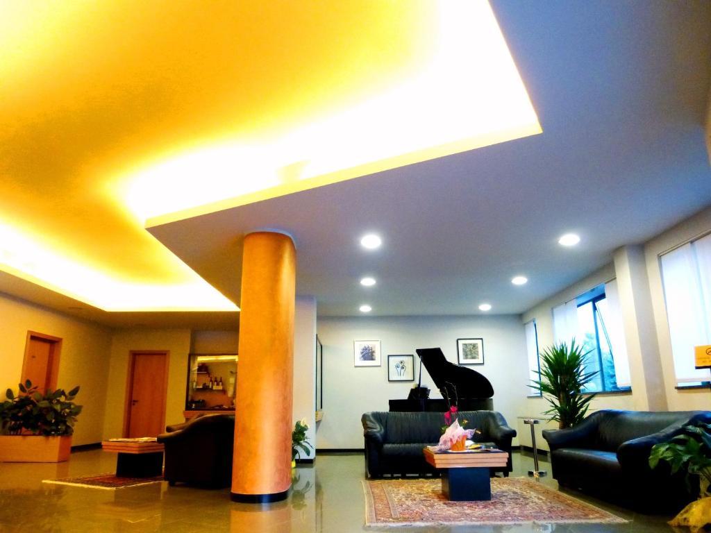 Hotel Romanisio Fossano Buitenkant foto