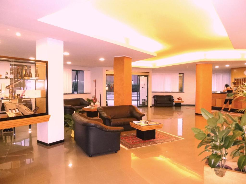 Hotel Romanisio Fossano Buitenkant foto