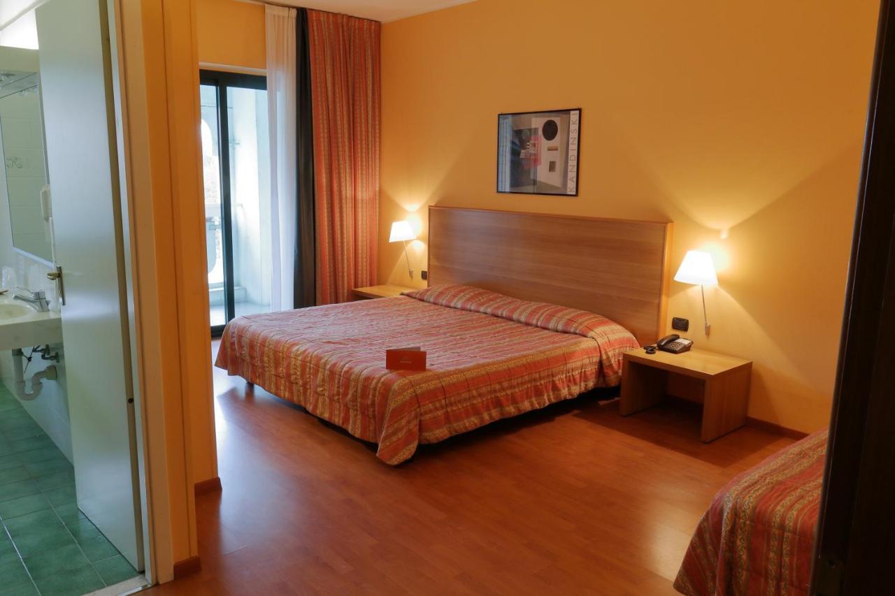 Hotel Romanisio Fossano Buitenkant foto