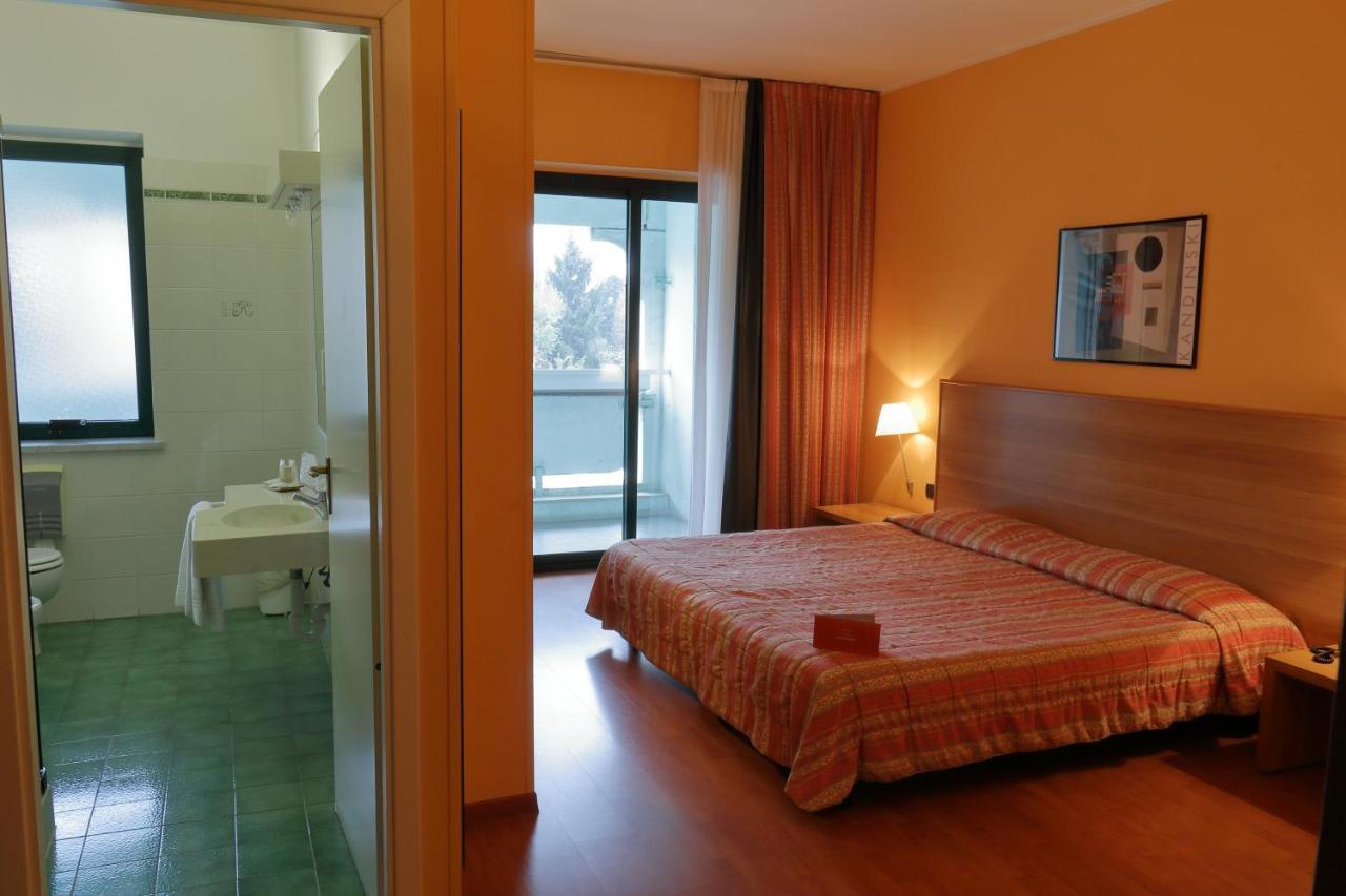 Hotel Romanisio Fossano Buitenkant foto