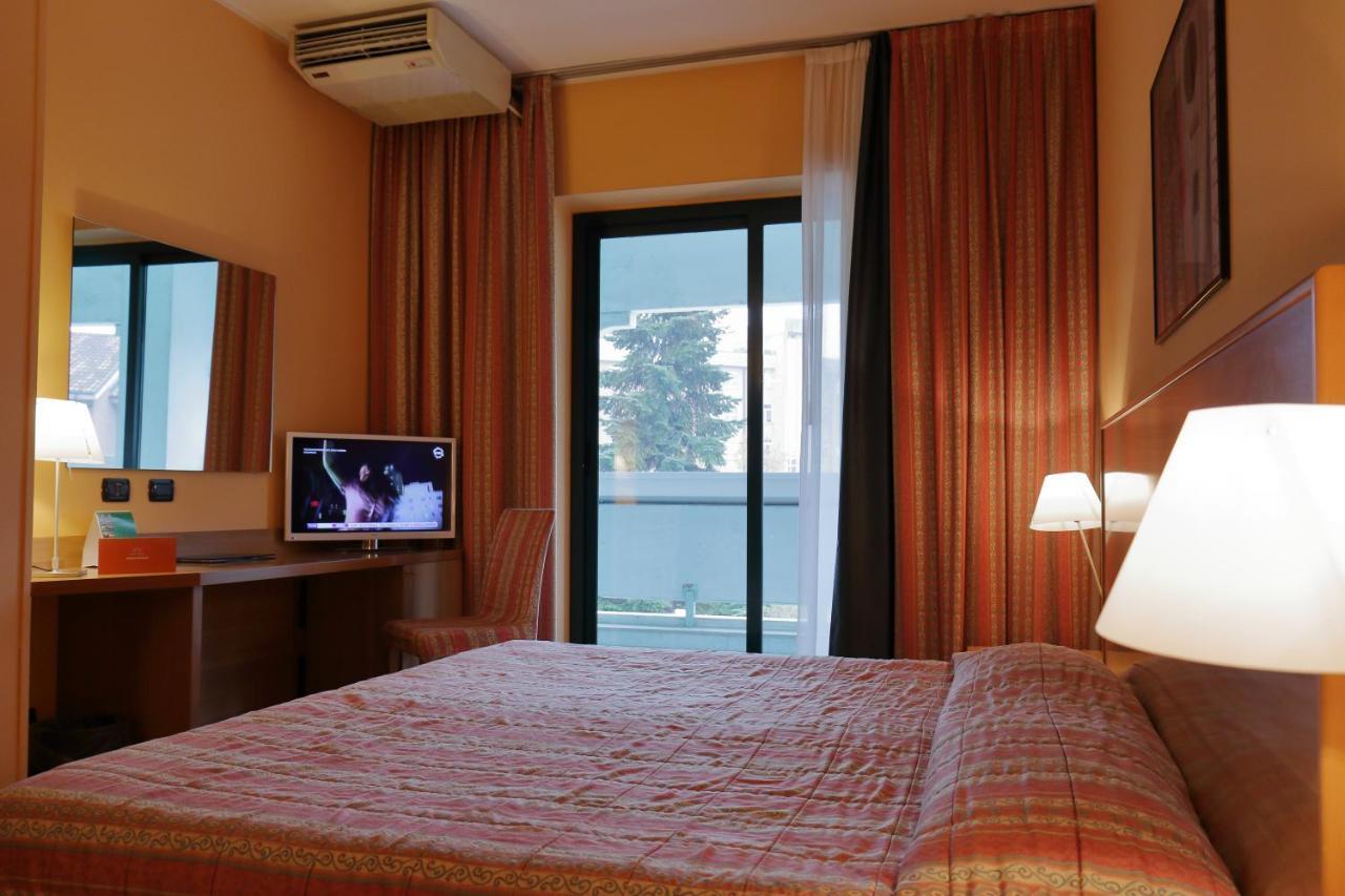 Hotel Romanisio Fossano Buitenkant foto