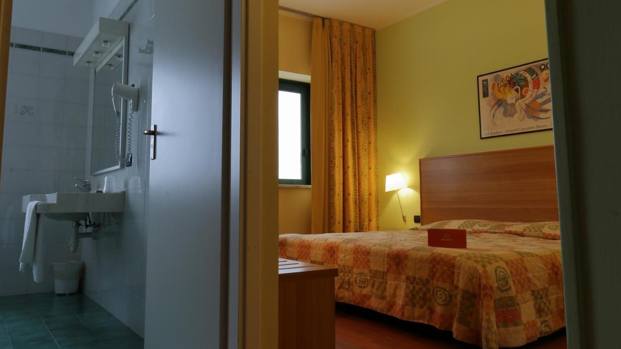 Hotel Romanisio Fossano Buitenkant foto