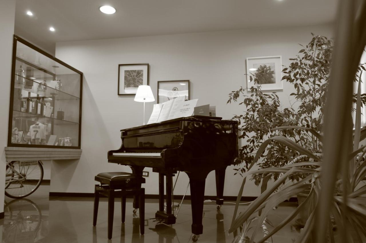 Hotel Romanisio Fossano Buitenkant foto