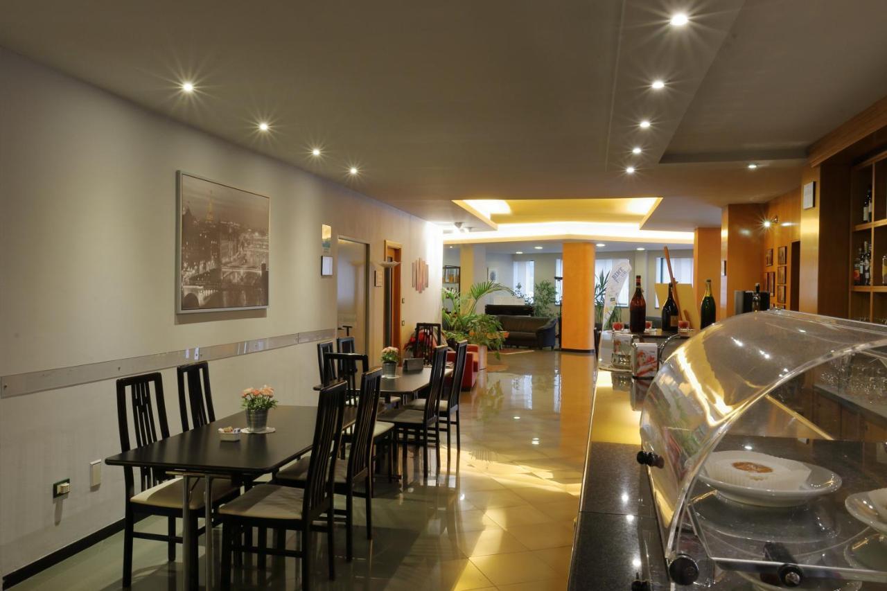 Hotel Romanisio Fossano Buitenkant foto