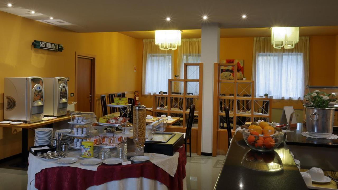 Hotel Romanisio Fossano Buitenkant foto