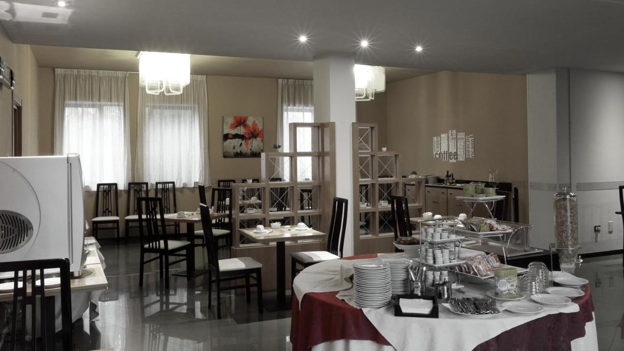 Hotel Romanisio Fossano Buitenkant foto